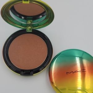 MAC Cosmetics -Bronzing Powder